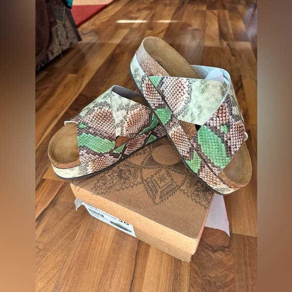 💚FREE PEOPLE Sidelines Flatform Sandals 👡 - Picture 5 of 16